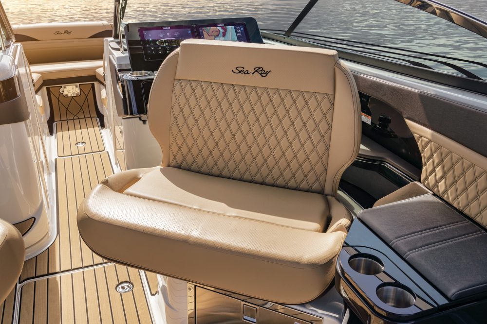 SLX 280 helm bucket seat